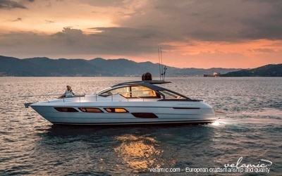 Pershing 5X Motor yacht alternate – Galeon 640 FLY